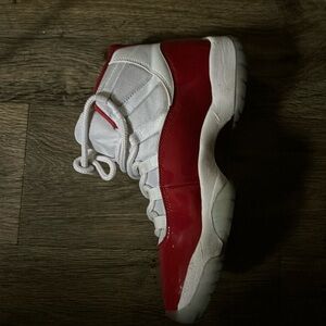 Jordan 11 cherrys 10.5